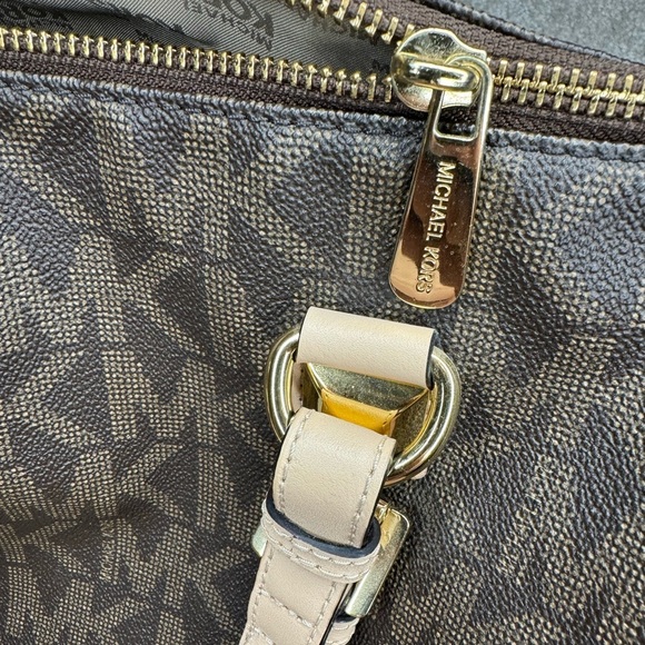 Michael Kors Speedy MK Signature Monogram Logo Satchel Bag with adjustable strap - Picture 6 of 16